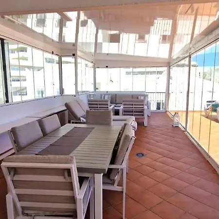 2 Bed. Amazing Sea Views *