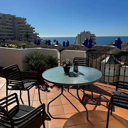 2 Bed. Amazing Sea Views *